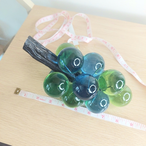 Rare MCM- Vintage Large Cluster Of Blue & Green Lucite Grapes! 8.5" - Picture 8 of 8